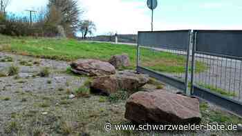 Aufreger im Kreis Calw: Steine hindern Müllsünder am Abladen