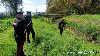 Giallo a Roma, teschio trovato da una donna in un canale vicino ai binari
