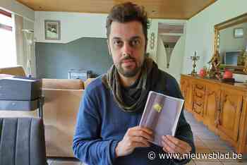 Mark geeft eigen poëzieboekjes uit: “Sjacheraar Eddy verkoopt mijn boekjes op straat”