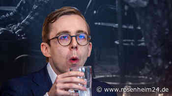 Philipp Amthor erleidet Schwächeanfall während Pressekonferenz in Schwerin