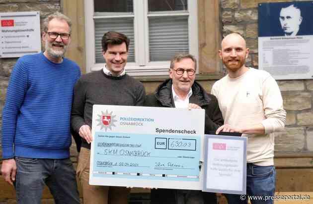 POL-OS: Nach erfolgreichem Spendenlauf für die Wohnungslosenhilfe übergibt Polizeipräsident Michael Maßmann 630 Euro an das SKM Osnabrück.