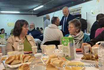 Halse moslims nodigen vrienden en buren uit op iftar