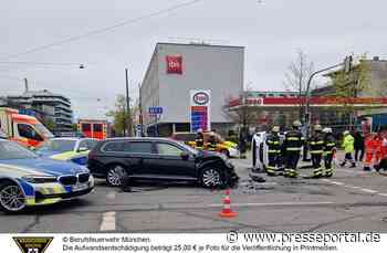 FW-M: Auto kippt bei Unfall auf die Seite (Sendling)