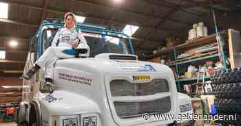 Achterop de motorfiets bij haar vader begon het gevoel, nu rijdt Marije (45) rallytrucks door de woestijn