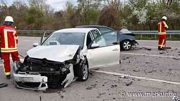 Entgegenkommendes Auto beim Abbiegen übersehen - Unfall auf B 300 bei Heimertingen