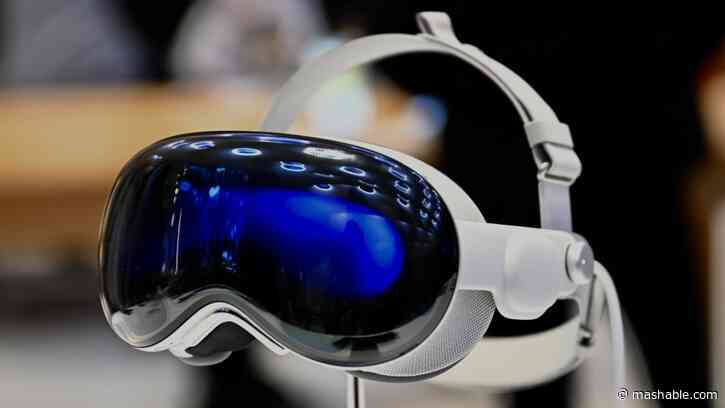 Apple Vision Pro becomes more social with spatial Personas