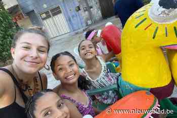 Peltse (23) danst met Braziliaanse kinderen uit sloppenwijken: “Op straat lopen ze risico”