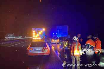 Persoon overleden nadat hij meermaals wordt aangereden op E40, snelweg weer open na urenlange sluiting