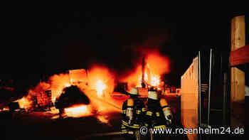 Vier Baustellenfahrzeuge in Vollbrand: Polizei geht von vorsätzlicher Brandlegung aus