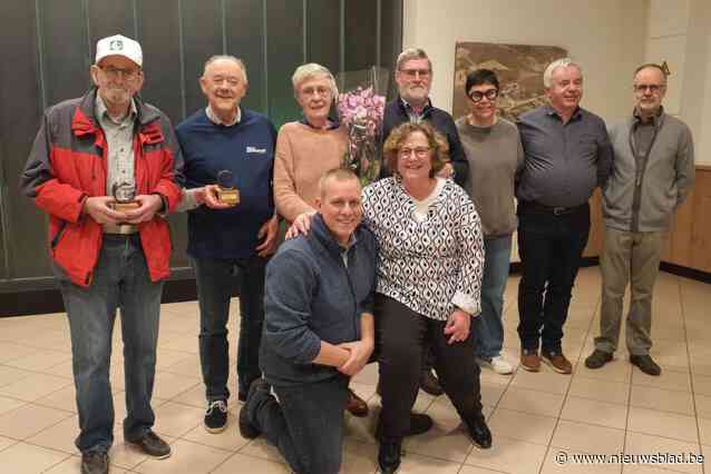 Gezinsbond zet trouwe bestuursleden in de bloemetjes