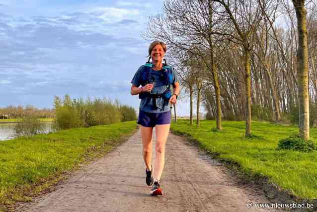 Haïke (52) zwom al het Kanaal over, nu gaat ze 252 km lopen in de woestijn: “Meermaals met kleren aan in sauna getraind tegen de hitte”
