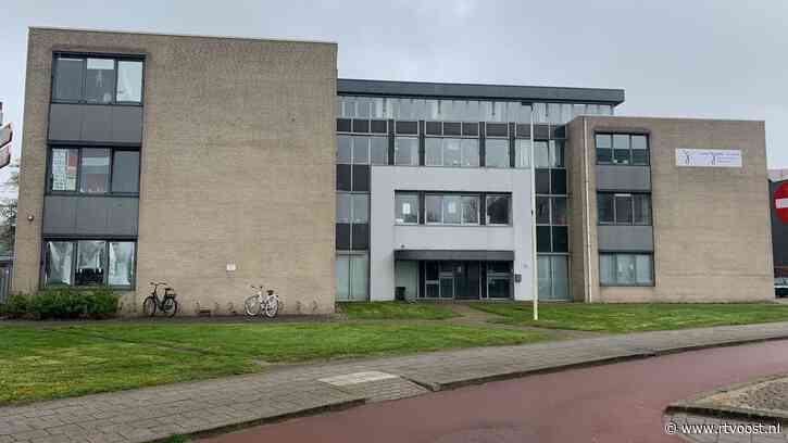 Eigenaar leegstaand kantoorpand in Zwolle eist dat antikraakbewoners vertrekken