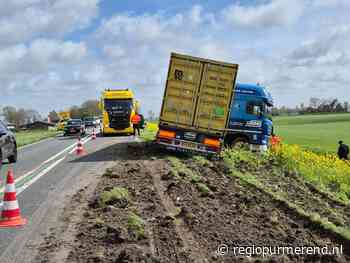 N244 bij Westbeemster afgesloten voor berging vrachtwagen