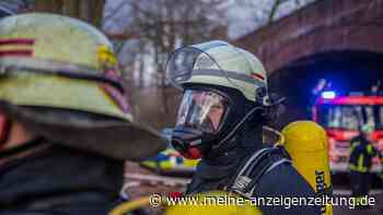 Feuerwehrkräfte bei Großbrand im Norden verletzt