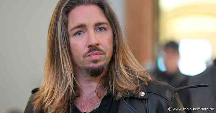 Gil Ofarim kündigt neue Musik an – und verkauft Gitarren