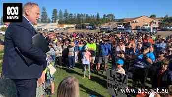 'We're the sacrificial lambs': Angry Esperance protesters question fisheries minister on marine park