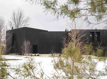 Feline Ski Chalet  / Atelier RZLBD