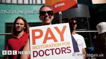Senior doctors end pay dispute with government
