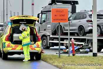 43-jarige motard in levensgevaar na ernstig ongeval: “Hij wilde net inhalen toen vrachtwagen afsloeg”