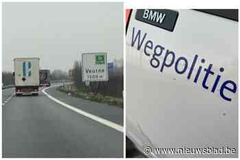 Dag na dodelijke aanrijding wordt illegaal gespot hangend aan rijdende vrachtwagen: “Enorme risico’s”