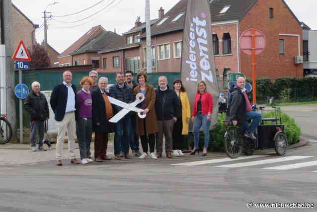Iedereen zemst voert actie tegen knip tussen Vredelaan en Stationslaan. Schepencollege licht het plan toe aan de inwoners op 16 april