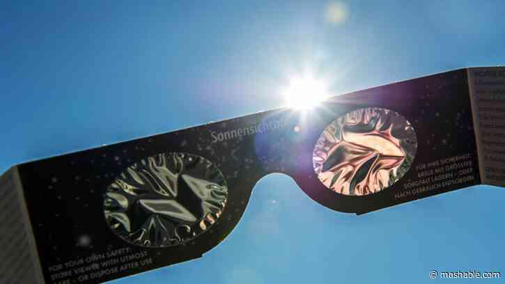 A solar eclipse can cook your eyes. Here's when to put the glasses on.