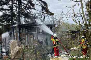 Gartenlaube brennt komplett nieder