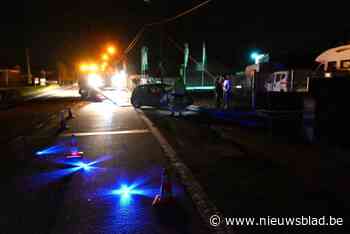 Buurt zonder stroom nadat wagen elektriciteitspaal omverknalt