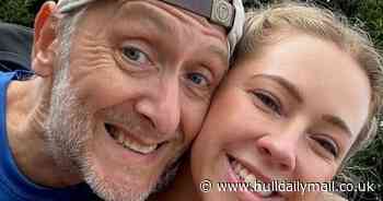 ‘I wanted to push myself like my dad does every single day’ - Courtney, 31, takes on London Marathon to support her father living with very rare form of cancer