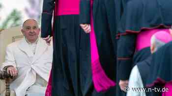 "Steinchen im Schuh": Papst Franziskus über Feinde und Verschwörer