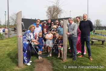 Speeltuin in gehucht officieel geopend: “Een plaats van verbondenheid waar we generaties bij elkaar brengen”