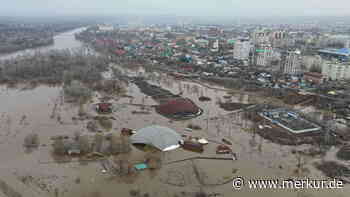 Verheerender Dammbruch in Russland – Tausende Menschen nach Überschwemmungen evakuiert