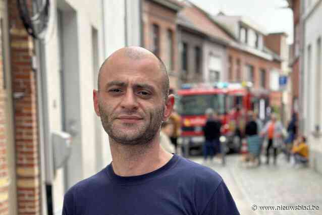 Sahin (30) redt verwarde vrouw uit brandende studio in Lier: “Ze wilde niet meekomen, ik heb haar dan opgepakt en tot aan de voordeur gedragen”