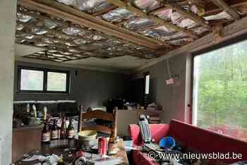 Uitdaging voor geïnteresseerden om extreem vuil huis dat verkocht wordt te bezichtigen