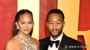 Urlaub bei ihrer Mutter: Chrissy Teigen besucht thailändische Heimat