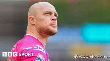 Super League: Hull FC 22-56 Huddersfield Giants - Adam Swift hat-trick sparks rout