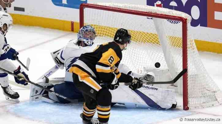 Penguins move into a playoff spot with 5-4 win over Lightning