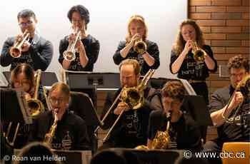 How a student and her dad started a university jazz band