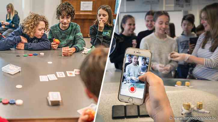 Geen mobieltjes meer op school: herrie in aula en rust in de klas