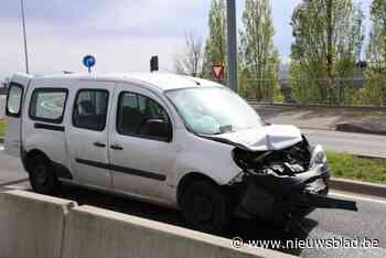 Kop-staartaanrijding op Boudewijnlaan, geen gewonden, grote materiële schade