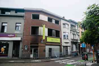 Stationsstraat in Kapellen plaatselijk afgesloten door afbraak uitgebrand pand