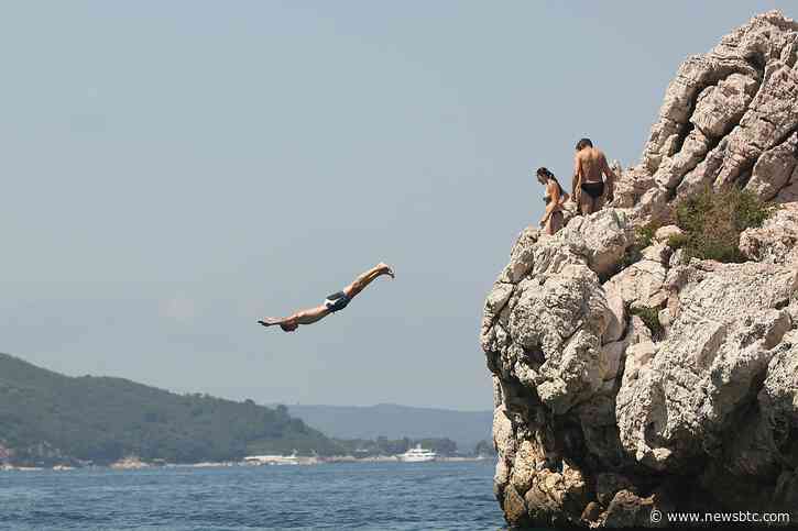 XRP Price Drops After Massive Whale Dump, Casting Doubt On $1 Target In April