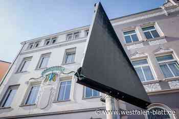 Parkleitsystem: Unbekannter beschädigt in Paderborn digitale Infotafel