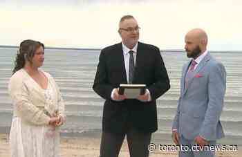 Ontario couple ties the knot on eclipse day