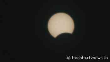 Total solar eclipse now at its peak in Ontario