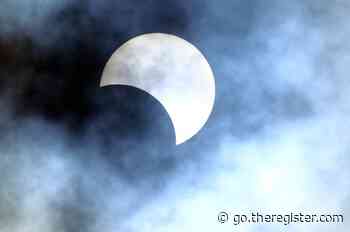 Solar eclipse darkened skies, dampened internet traffic