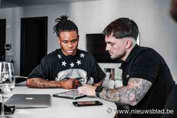 Uren in de auto om Lyon-spits Gift Orban te tatoeëren: “We werden ontvangen in zijn huis, luisterden naar zijn wensen en gingen aan de slag”