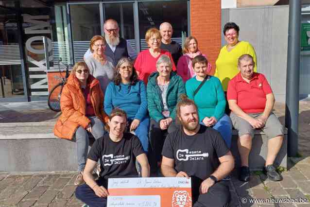 De Gemene Delers schenken mooi bedrag aan Welzijnsschakel Komma