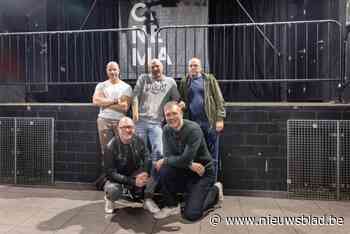 Ben (49) brengt beruchte nachtleven (even) terug naar stad die ooit bezaaid was met discotheken: “Zelfs in het geboortehuis van priester Daens kon je gaan dansen”