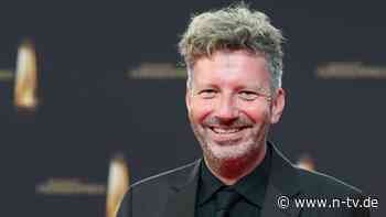 Peter Urbans große Fußstapfen: Er ist der neue ESC-Kommentator